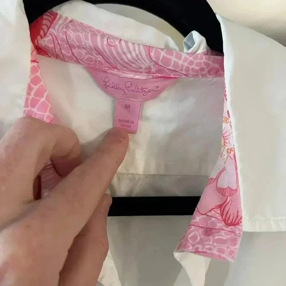 Lilly Pulitzer White Button Up Blouse Size Medium Color White Pink - Picture 2 of 4